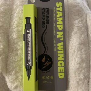 #69) Stamp N' Winged Eyeliner Stamp Duo - Black